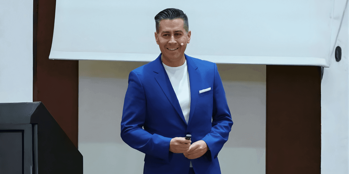 Christian Riander, Director of Expansion at Hand4Hand, presenting on collaborative digital economies and community-driven value creation in modern business