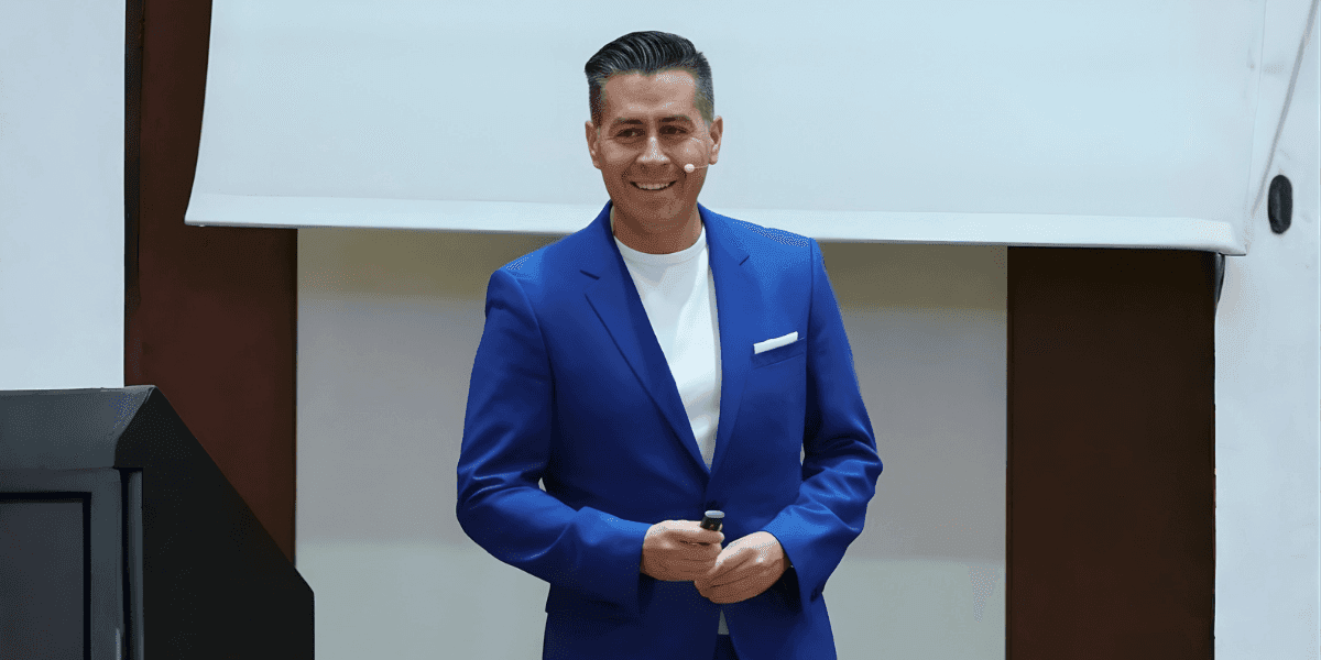 Christian Riander, Director of Expansion at Hand4Hand, presenting on collaborative digital economies and community-driven value creation in modern business