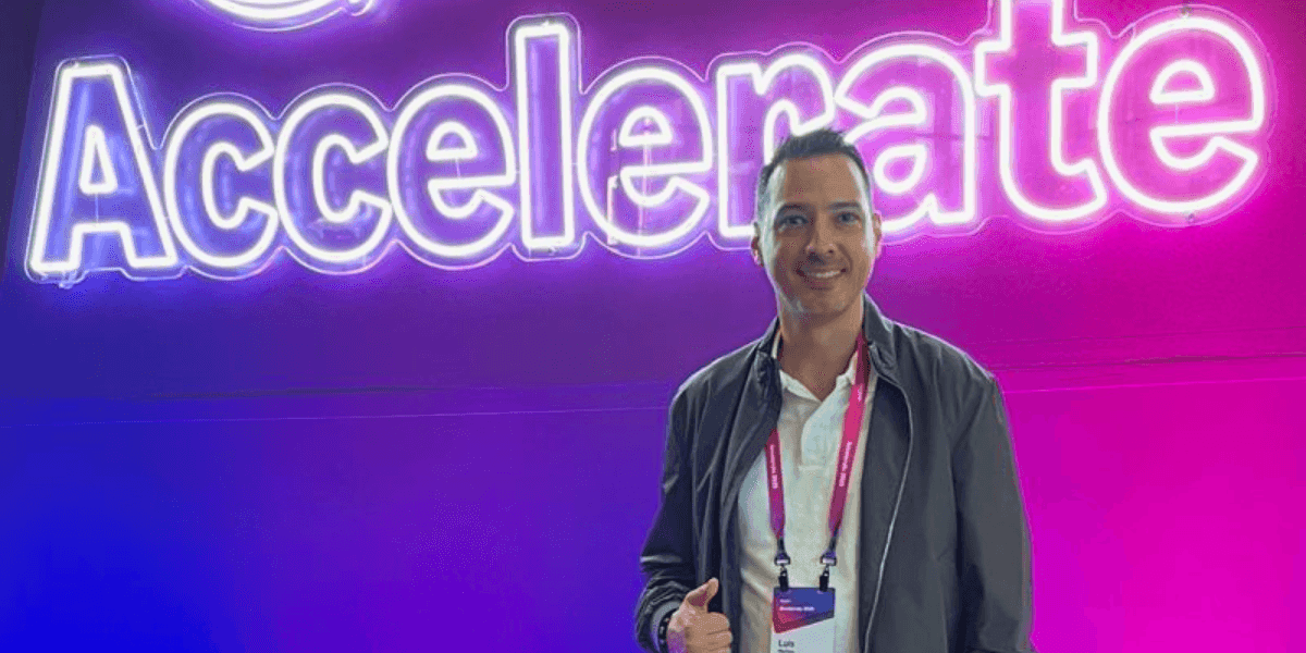 Luis Micheo at an Amazon event, showcasing his entrepreneurial journey and passion for ecommerce education.