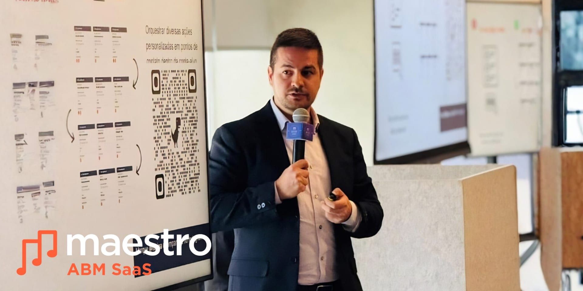 A suited man delivers a presentation about Brazil's innovative Account Based Marketing platform for AI-driven sales strategies.