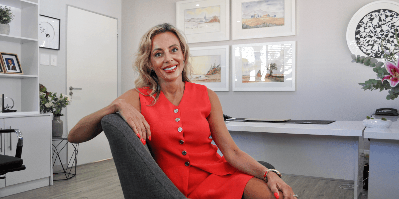 Dr. Azelle Mayne empowering women in midlife through hormonal and mental health guidance at The Midlife Mind.