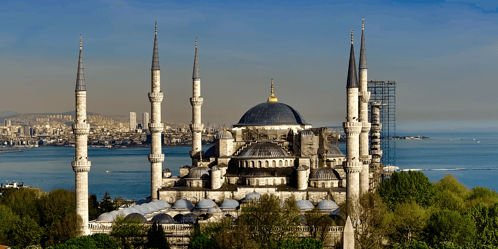 Private Istanbul Walking Tours offers personalized, transparent tours led by local experts, providing an authentic, immersive Istanbul experience.