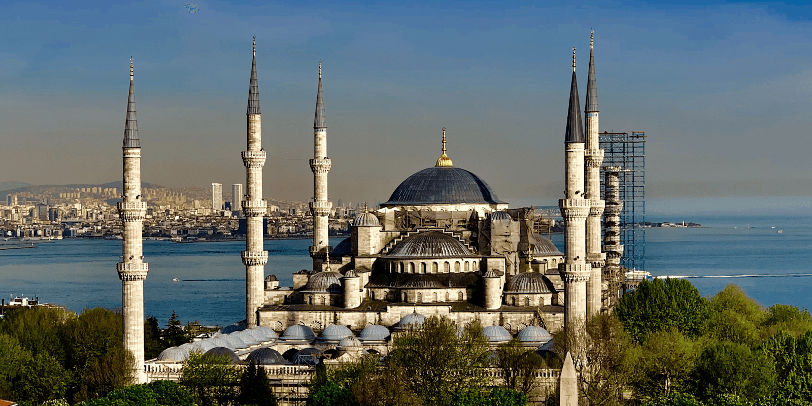 Private Istanbul Walking Tours offers personalized, transparent tours led by local experts, providing an authentic, immersive Istanbul experience.