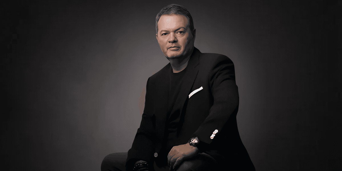 "Dr. Olivier Madelrieux, pharmacist and mental coach, showcasing his Positive Altitude approach that blends neuroscience with traditional practices."