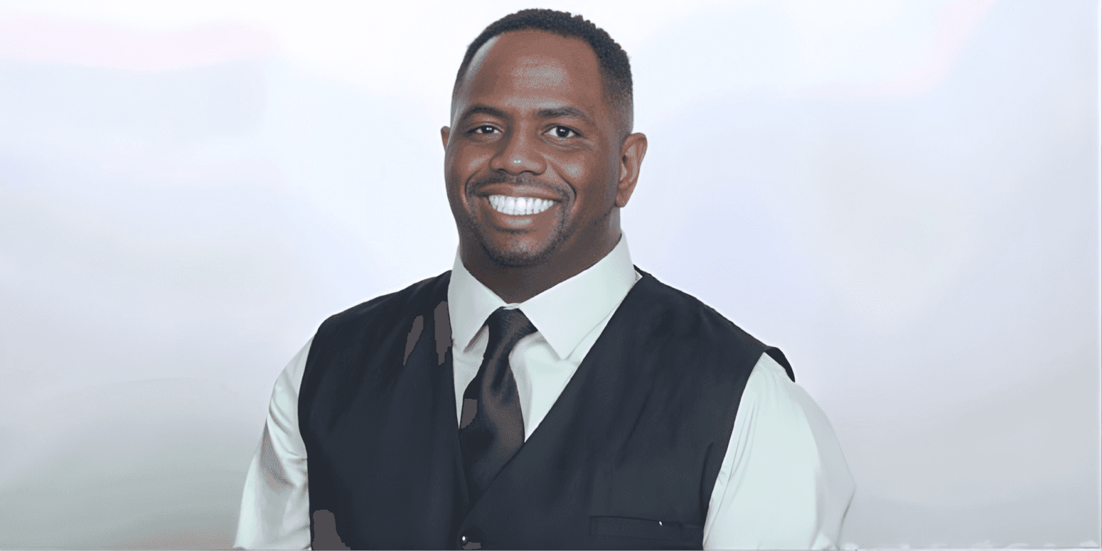 Rashad Woods, host of The T.R.O.N. Podcast, inspiring global conversations on entrepreneurship, creativity, and personal growth.