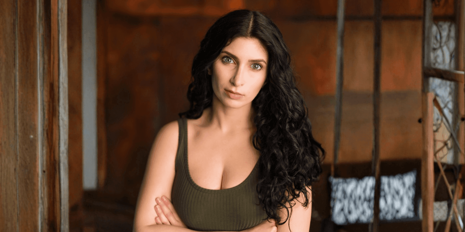 Anabelle Ciancuillo, a passionate actor, producer, and acrobat, showcasing her dynamic, creative spirit and commitment to storytelling."